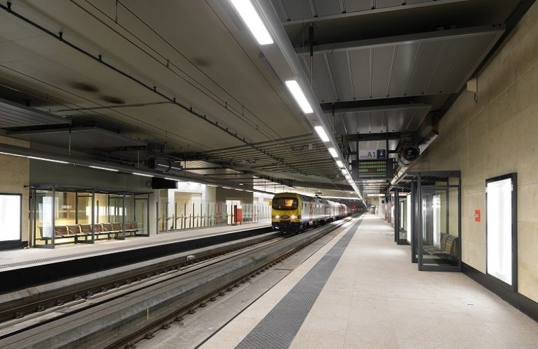 Schuman station - Brussel - c-Dries Van den Brande - 190