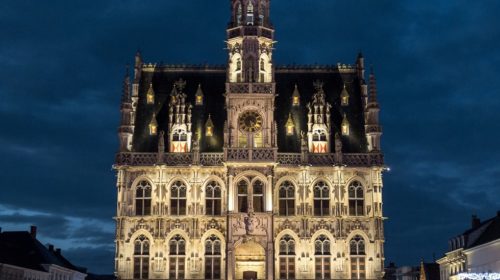 Stadhuis en omgeving markt