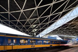 Station Tilburg hééft geen dak, ze ís een dak